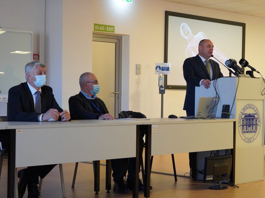 Slika 3 Svečanost predstavljanja SPECT/CT uređaja Odjela za onkologiju i nuklearnu medicinu