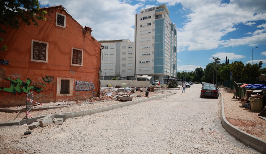 SUTRA SE ZATVARA DIO ULICE KATARINE ZRINSKE I ULAZ U PRIZEMNI DIO PARKIRALIŠTA POLIKLINIKE SUTRA SE ZATVARA DIO ULICE KATARINE ZRINSKE I ULAZ U PRIZEMNI DIO PARKIRALIŠTA POLIKLINIKE