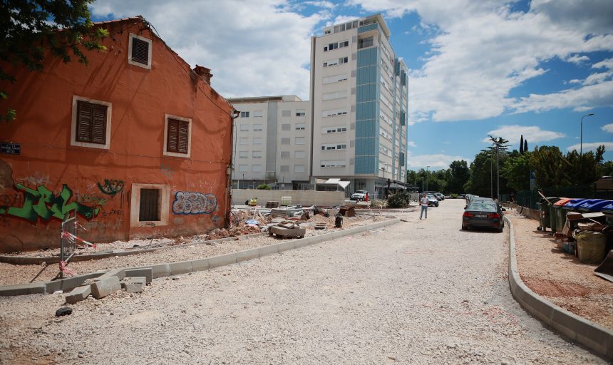 SUTRA SE ZATVARA DIO ULICE KATARINE ZRINSKE I ULAZ U PRIZEMNI DIO PARKIRALIŠTA POLIKLINIKE SUTRA SE ZATVARA DIO ULICE KATARINE ZRINSKE I ULAZ U PRIZEMNI DIO PARKIRALIŠTA POLIKLINIKE