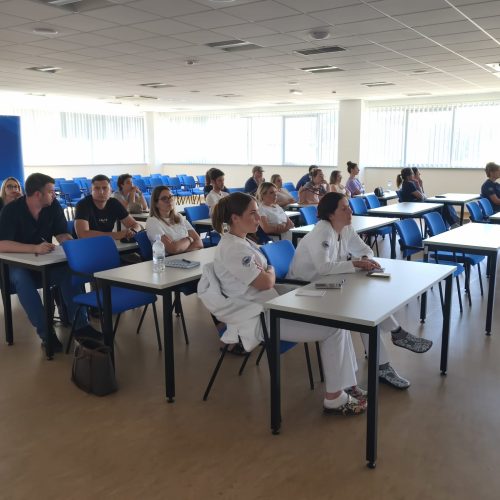3 Održan tečaj „Interpretacija EKG-a i rukovanje s automatskim vanjskim defibrilatorom (AVD)“