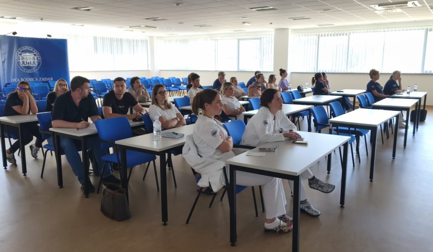 Održan tečaj „Interpretacija EKG-a i rukovanje s automatskim vanjskim defibrilatorom (AVD)“