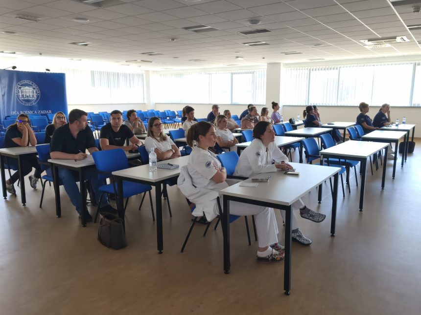 Održan tečaj „Interpretacija EKG-a i rukovanje s automatskim vanjskim defibrilatorom (AVD)“