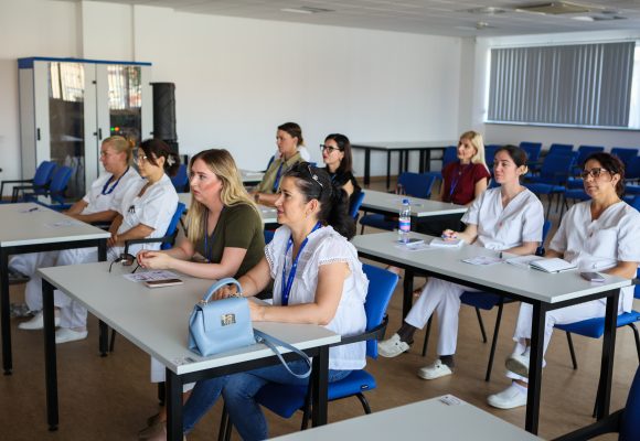 PODRŠKA NAŠIM DJELATNICIMA KOJI SE SVAKI DAN NOSE S PROFESIONALNIM STRESOM PODRŠKA NAŠIM DJELATNICIMA KOJI SE SVAKI DAN NOSE S PROFESIONALNIM STRESOM