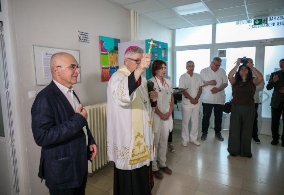 ZADARSKI NADBISKUP BLAGOSLOVIO NOVI UREĐAJ ZA NOVOROĐENČAD