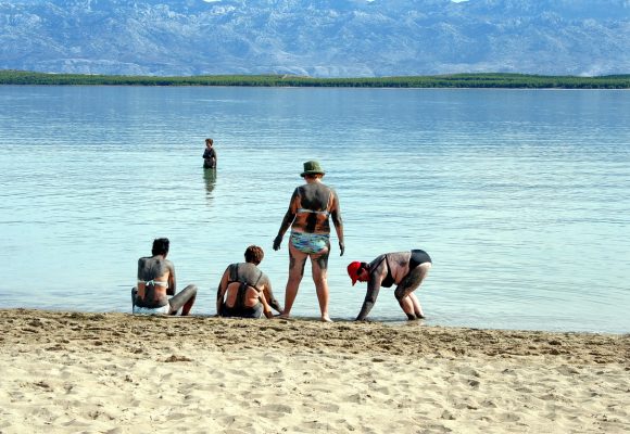 150 DO 200 PACIJENATA DNEVNO NA TERAPIJI NINSKIM LJEKOVITIM BLATOM