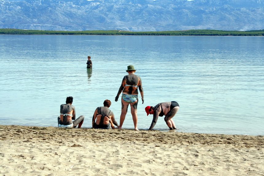 150 DO 200 PACIJENATA DNEVNO NA TERAPIJI NINSKIM LJEKOVITIM BLATOM 150 DO 200 PACIJENATA DNEVNO NA TERAPIJI NINSKIM LJEKOVITIM BLATOM