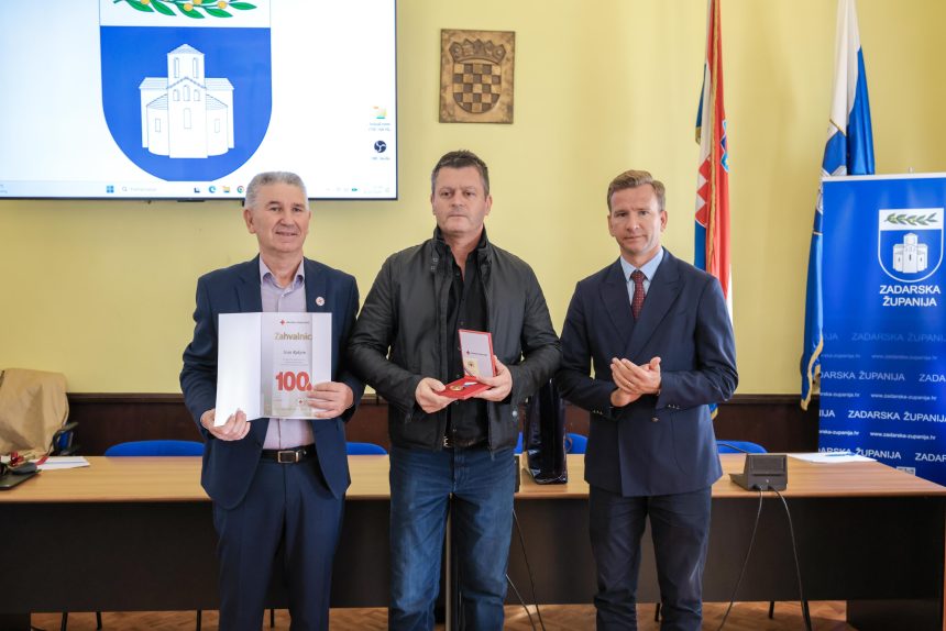 PONOSNI NA NAŠE JUBILARNE DARIVATELJE KRVI PONOSNI NA NAŠE JUBILARNE DARIVATELJE KRVI